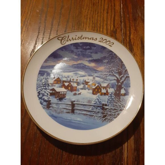 Vintage 2002 Avon Christmas Collectible Holiday Collector Decorative Plate Gold - Picture 1 of 3